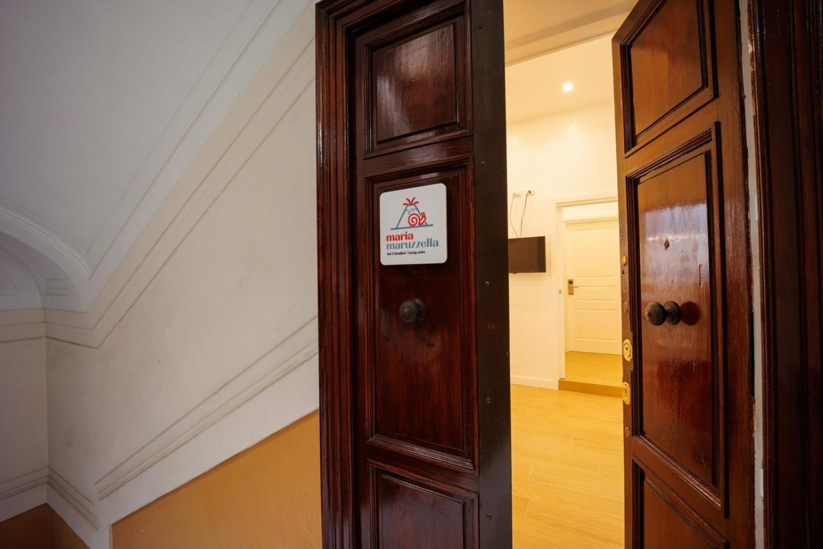 Maria Maruzzella B&B Luxury Suites Νάπολη Εξωτερικό φωτογραφία